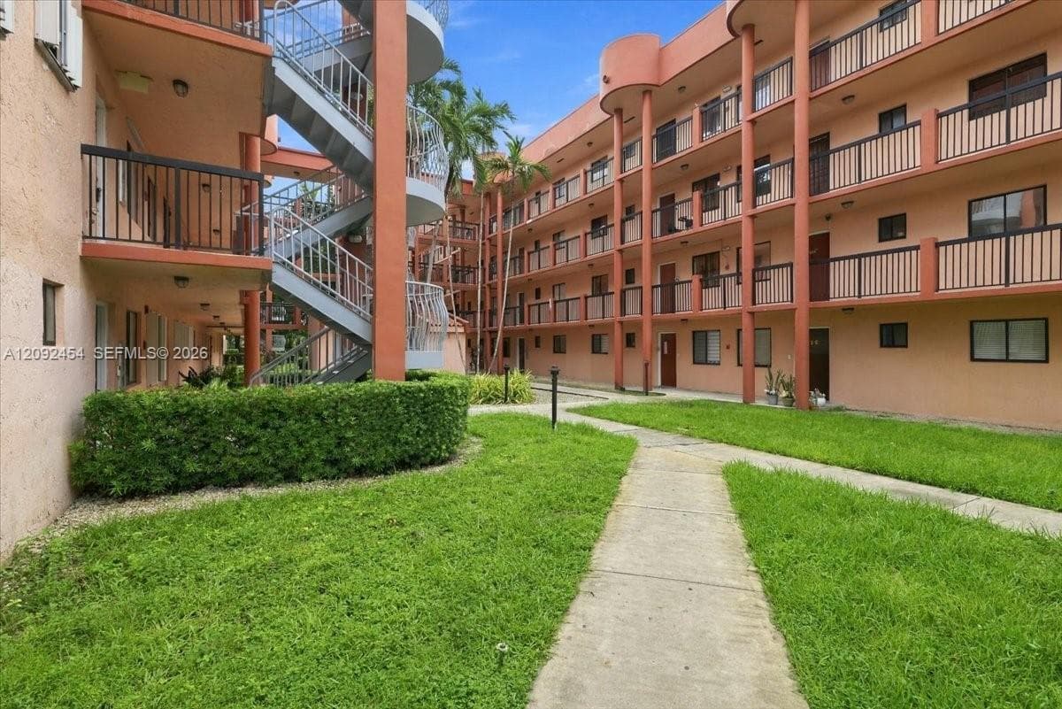 ALAMEDA TOWER 2 · #202 in Hialeah - Photo 5