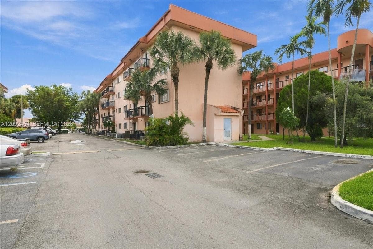 ALAMEDA TOWER 2 · #202 in Hialeah - Photo 4
