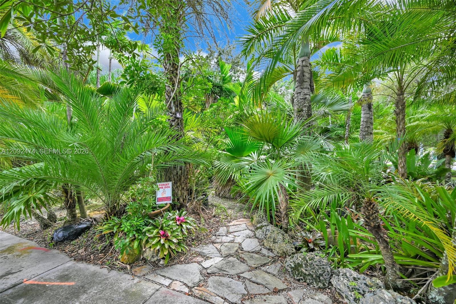 182 NW 16th St photo 40