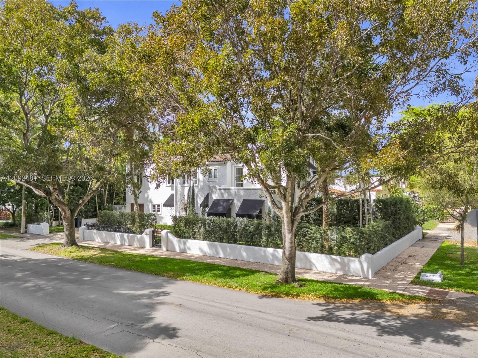 1222 Cortez St photo 3