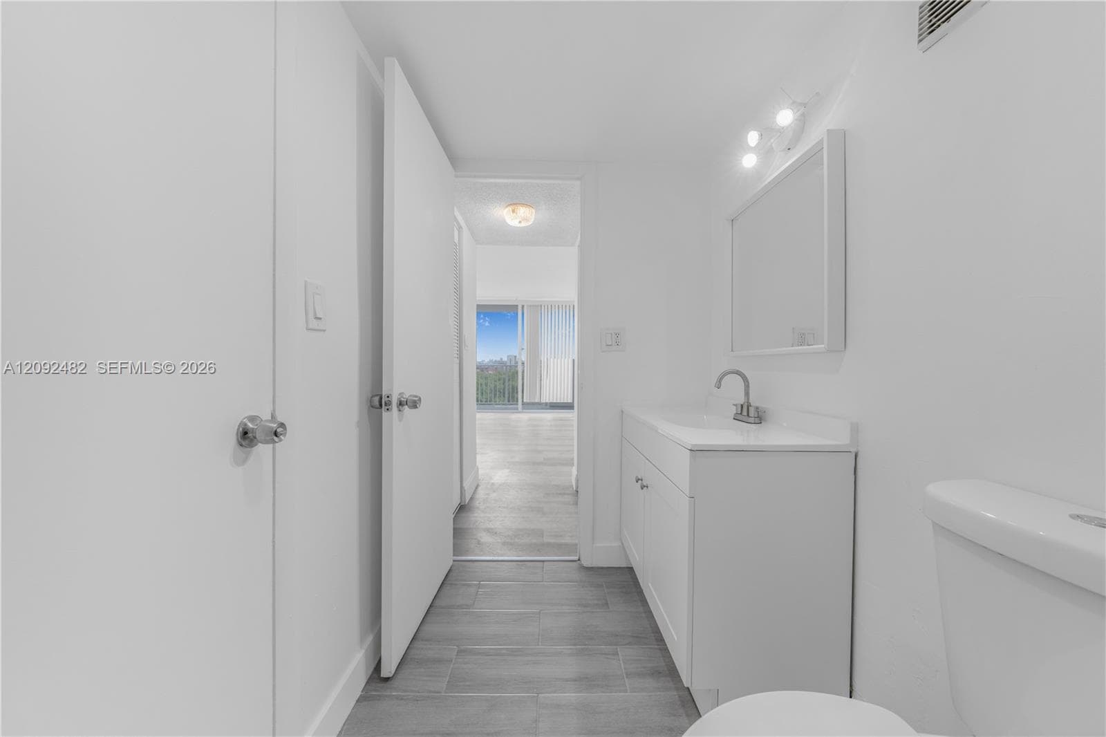 WILSHIRE CONDO · #512E in Miami - Photo 17