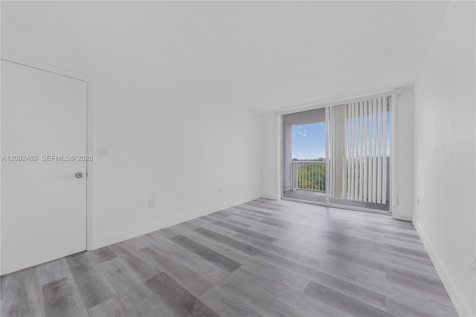 WILSHIRE CONDO · #512E in Miami - Photo 12