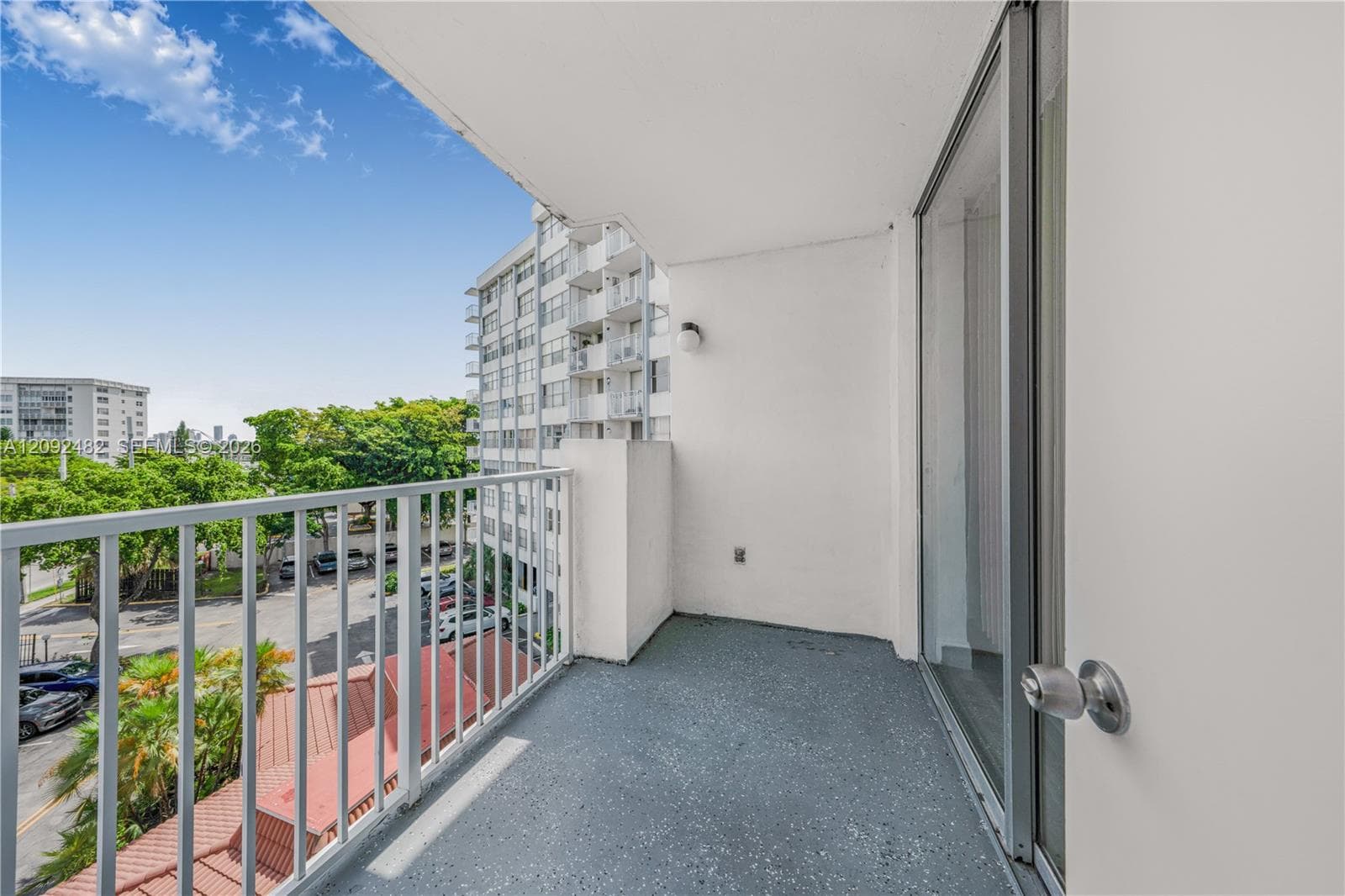 WILSHIRE CONDO · #512E in Miami - Photo 22