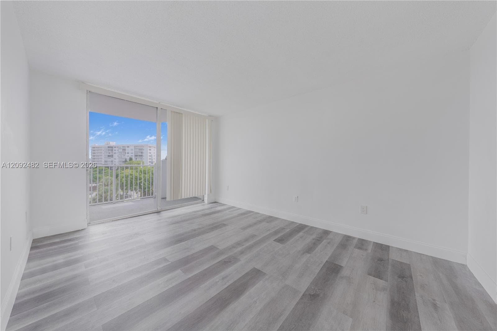 WILSHIRE CONDO · #512E in Miami - Photo 14