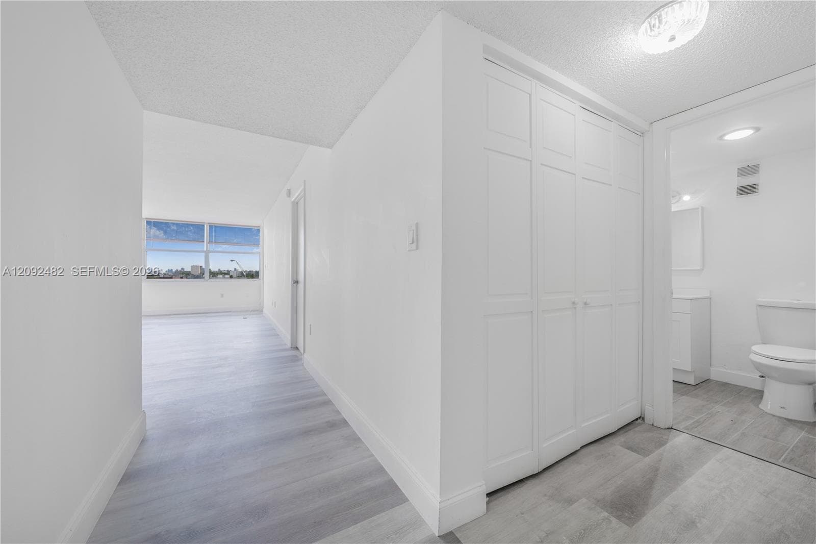 WILSHIRE CONDO · #512E in Miami - Photo 4