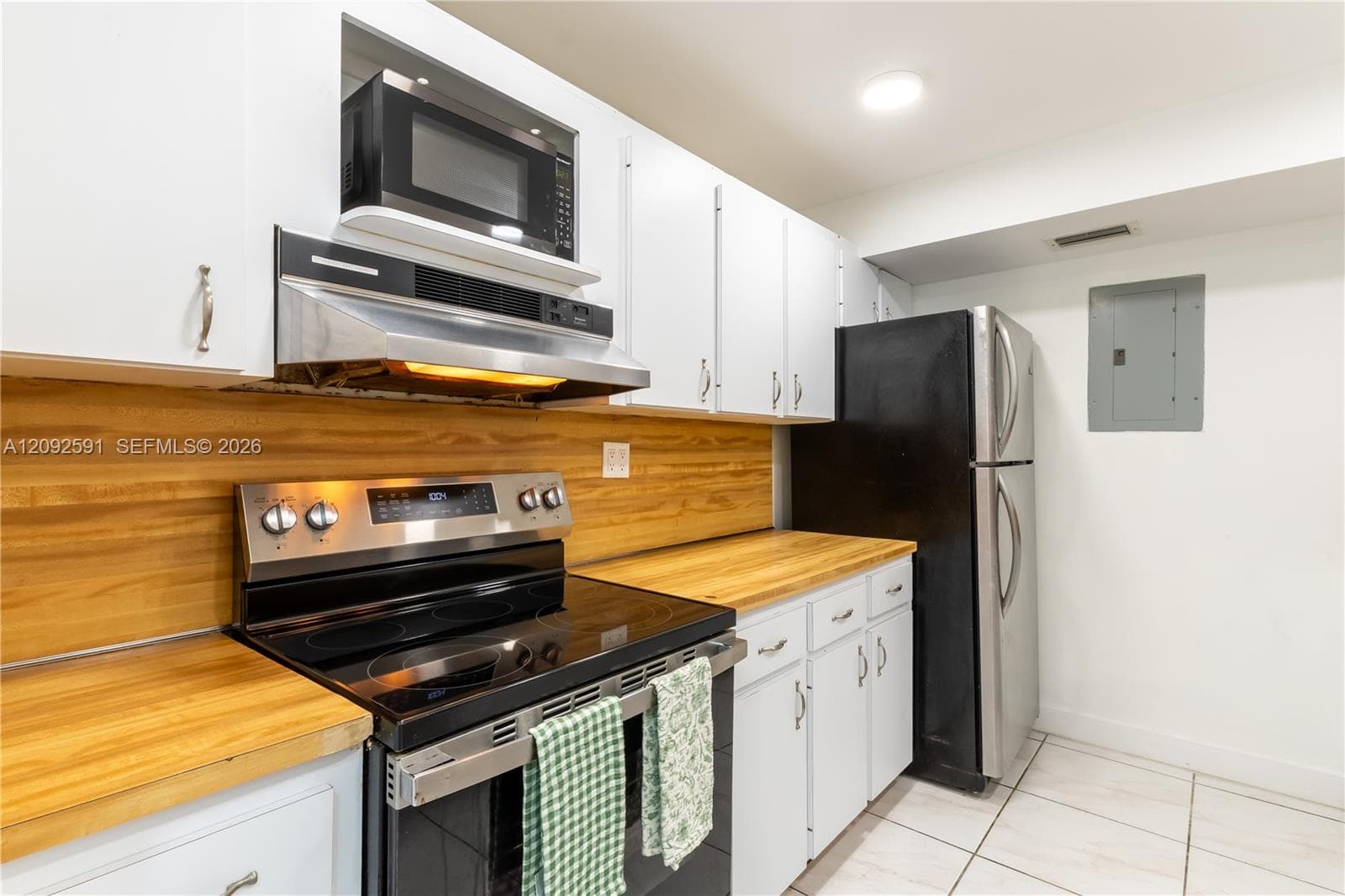 Magaluf Condo Towers · #1025 in North Bay Village - Photo 4