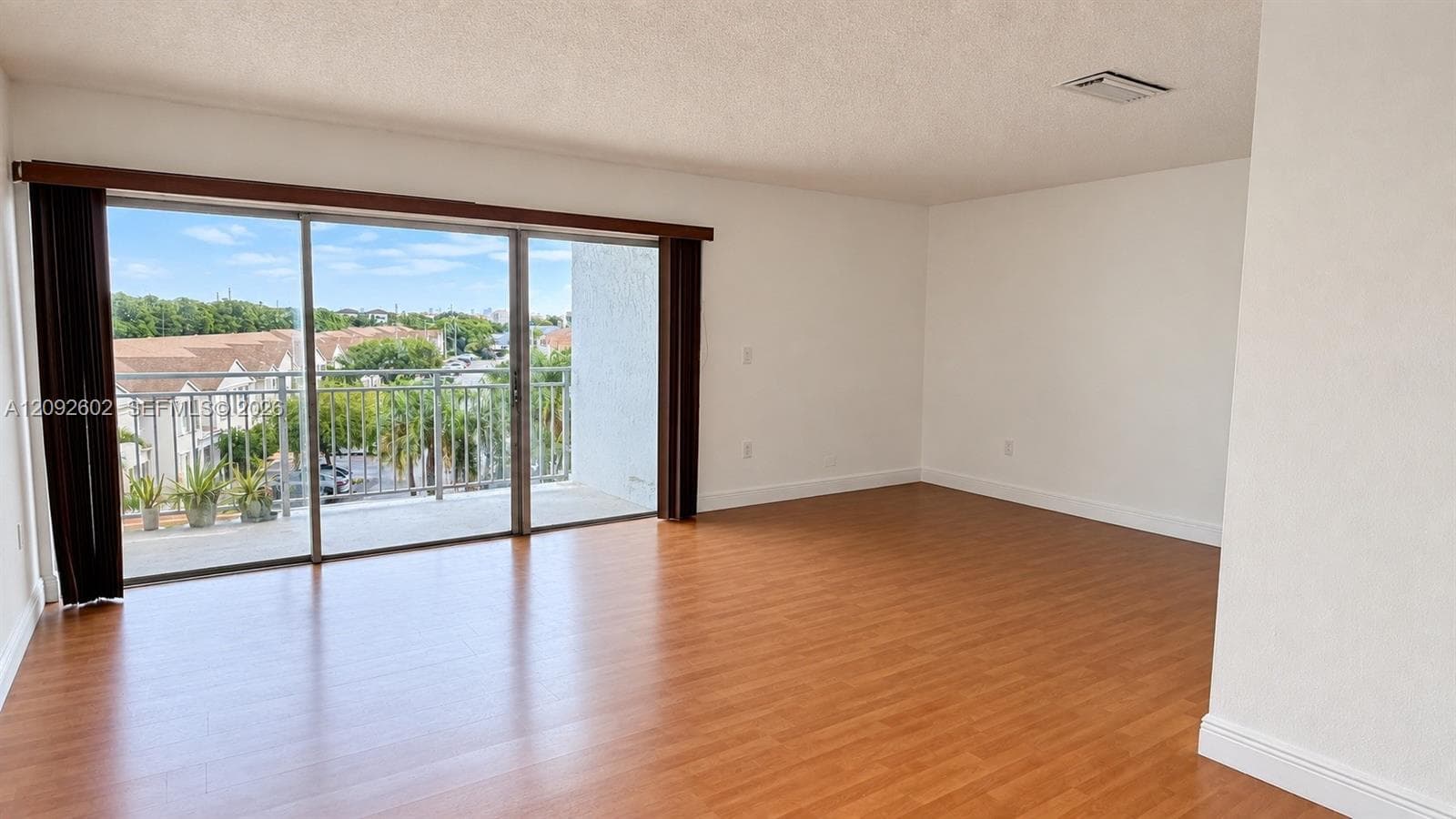 9375 Fontainebleau Blvd · #L-402 in Miami - Photo 4