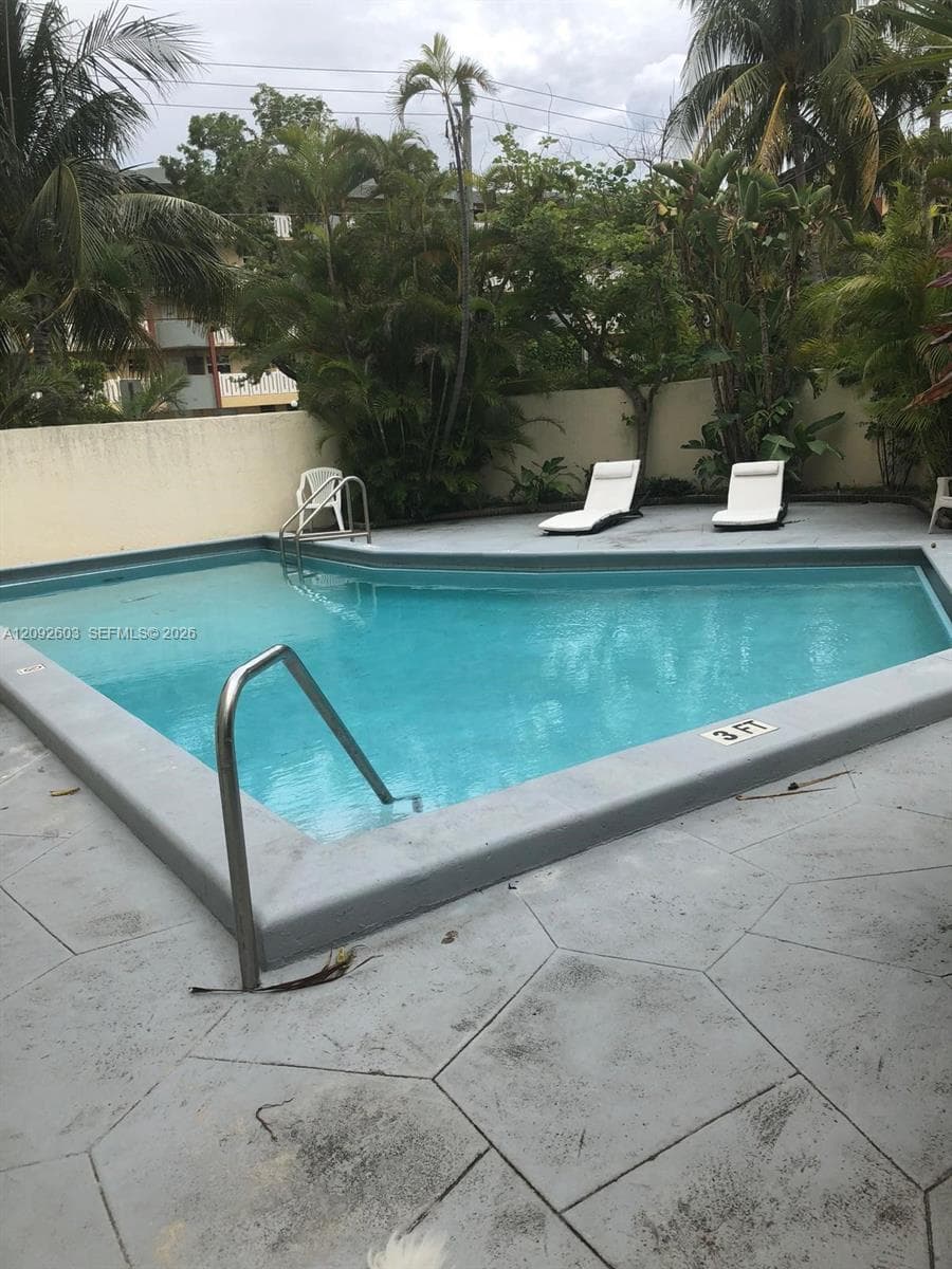 DICKENS GARDENS CONDO · #203 in Miami Beach - Photo 5