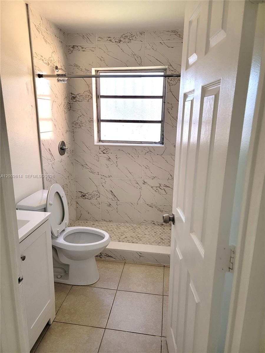 1388 NW 55 St photo 6