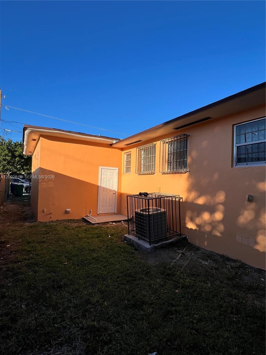 1388 NW 55 St photo 13
