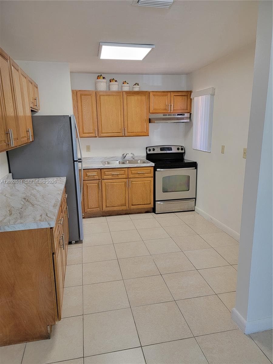 1388 NW 55 St photo 5