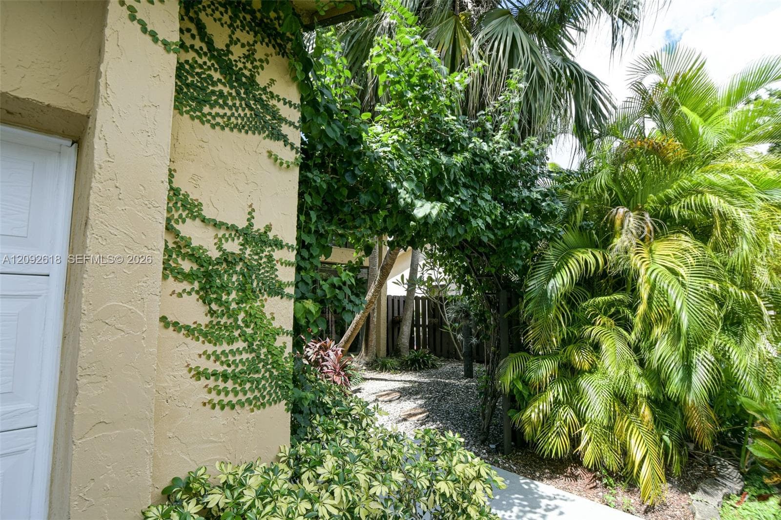 11624 SW 135th Pl photo 4