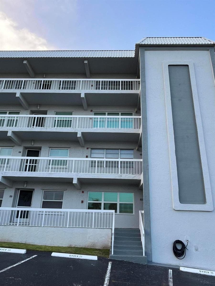 4th floor corner units 407 & 408