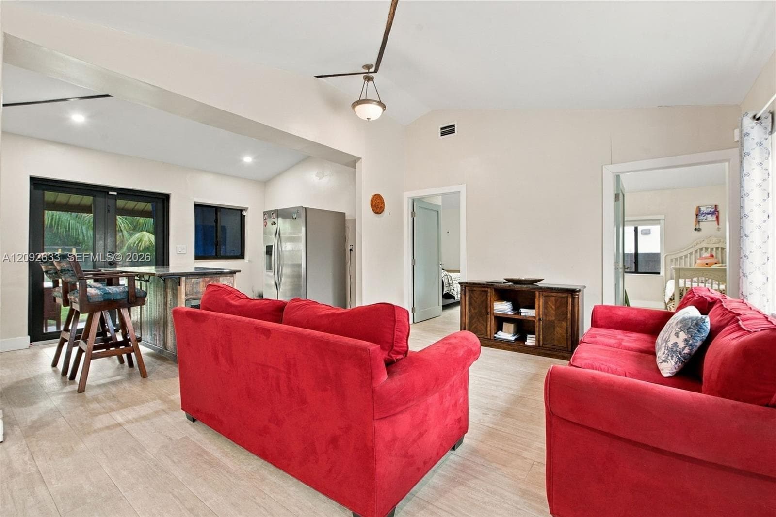 565 East Dr photo 7