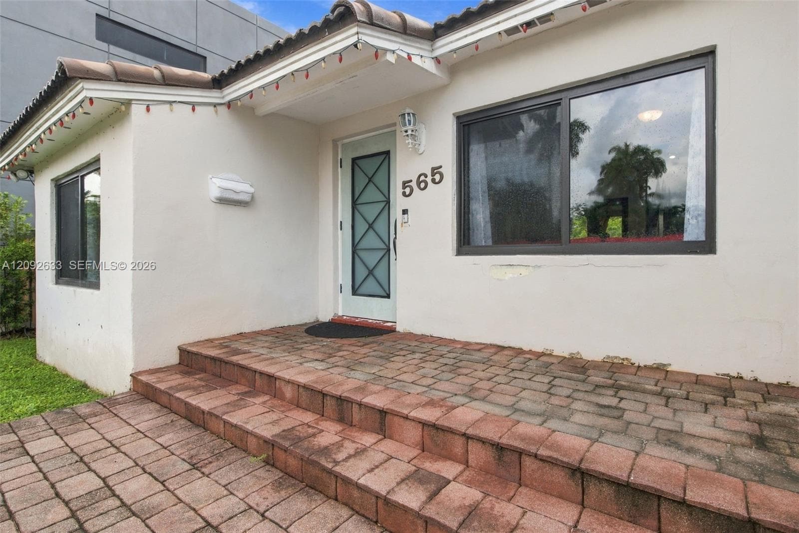 565 East Dr photo 3