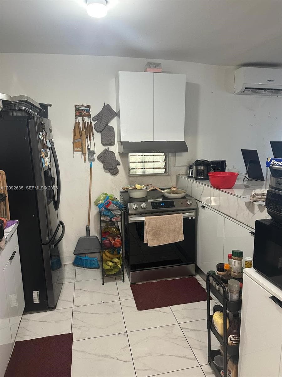 3425 NW 14th Ave photo 2