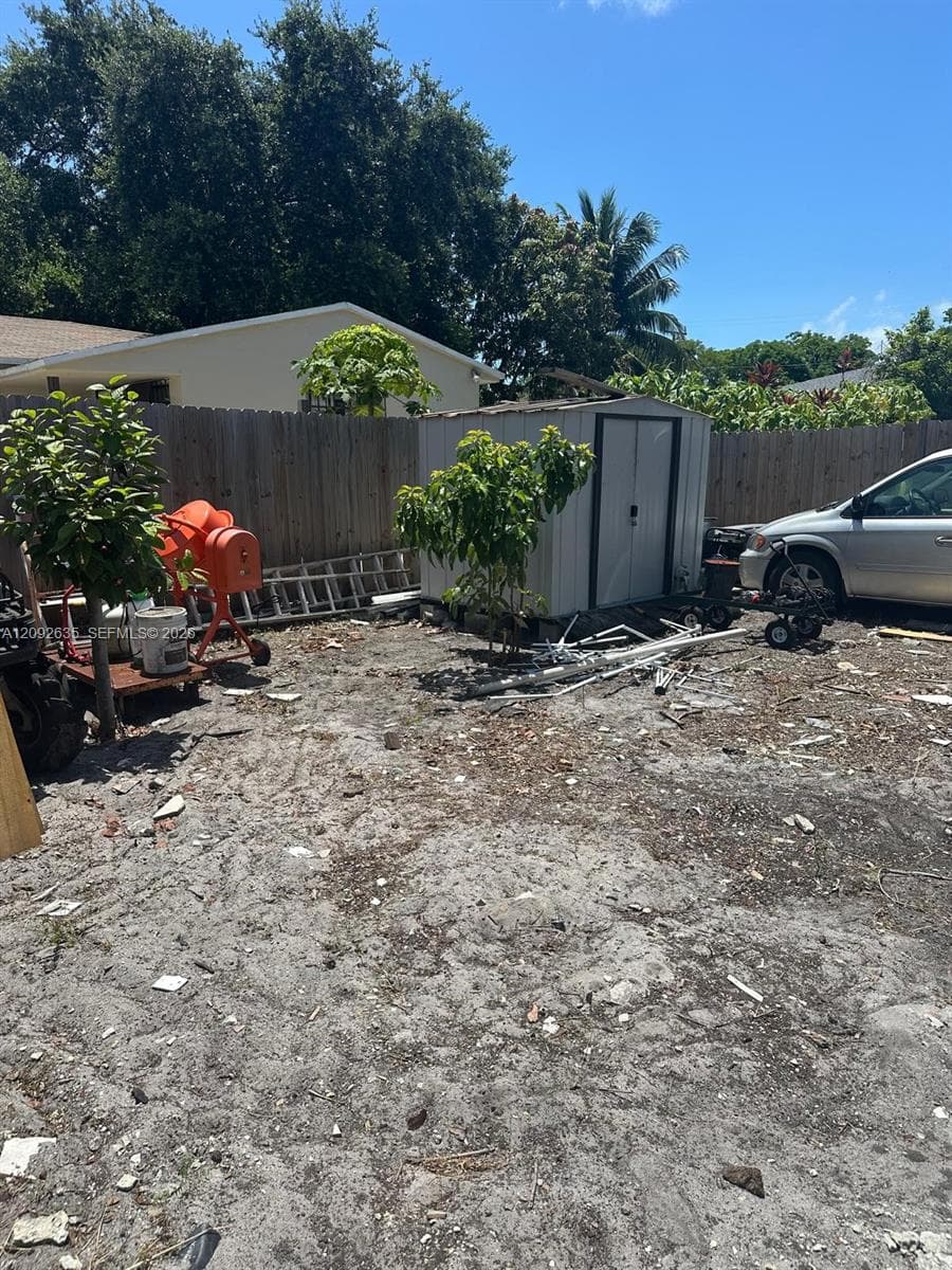 3425 NW 14th Ave photo 29