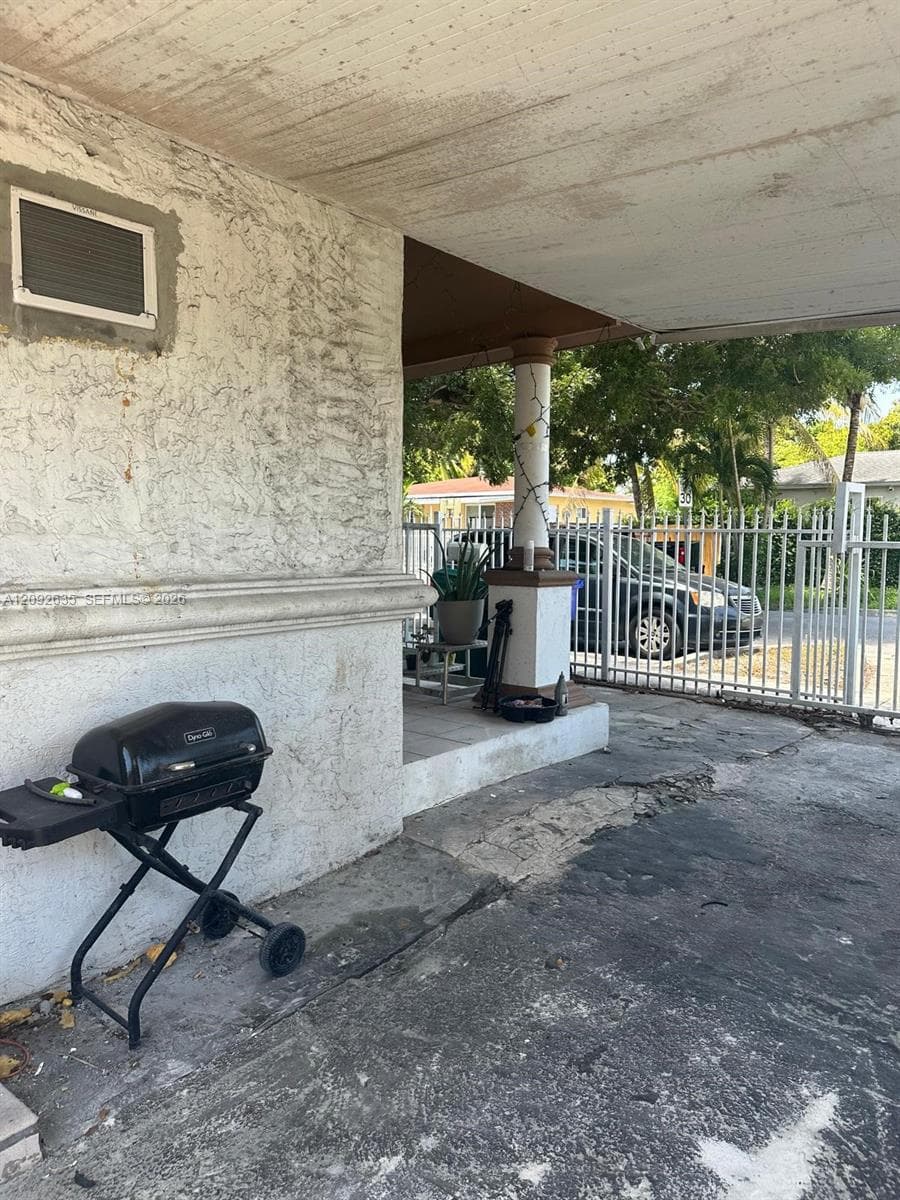 3425 NW 14th Ave photo 21