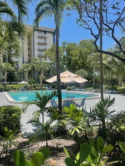 YOLANDA VILLAS CONDO · #718W in Miami - Photo 4