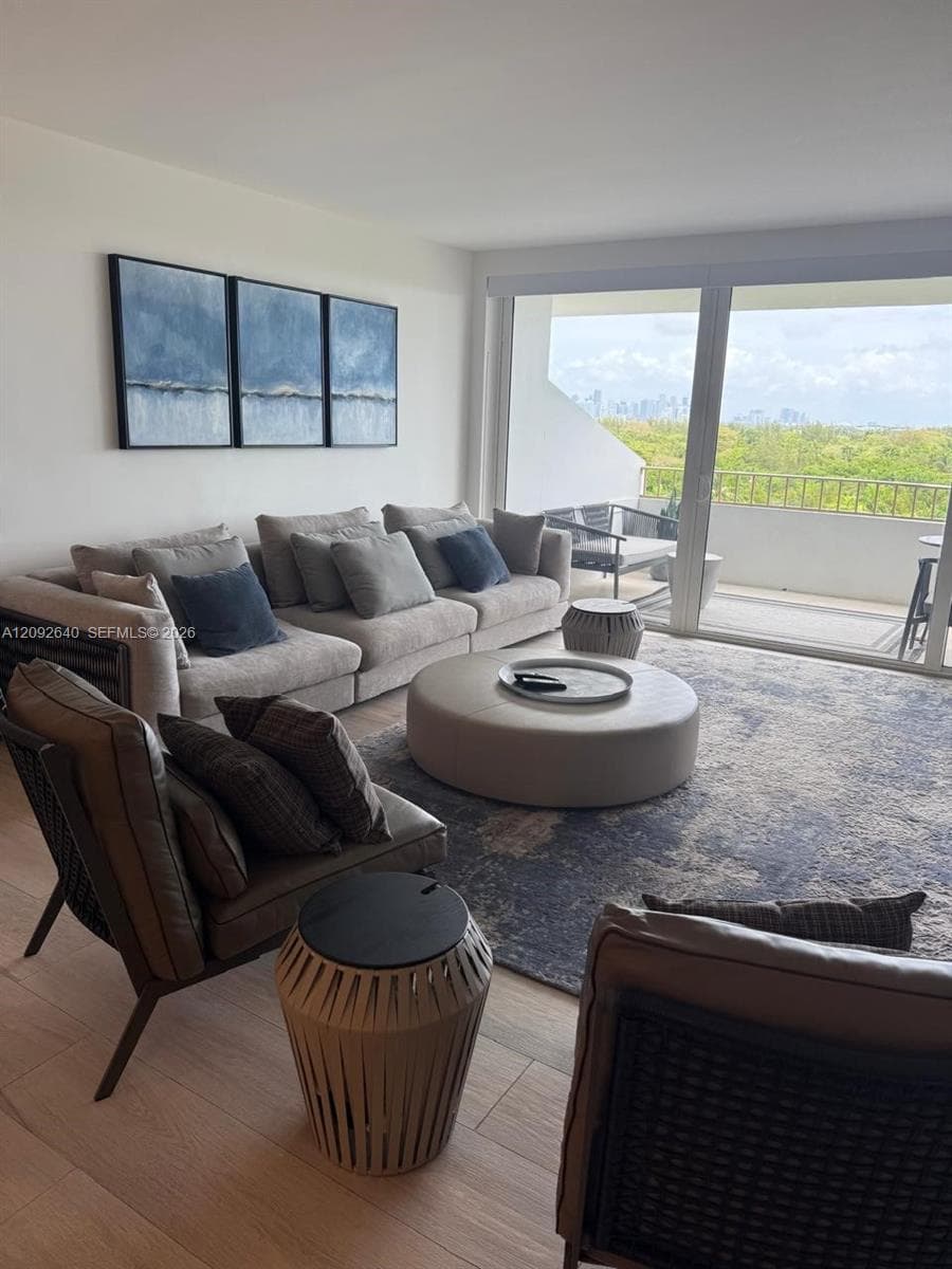 Commodore Club East · #812 in Key Biscayne - Photo 11