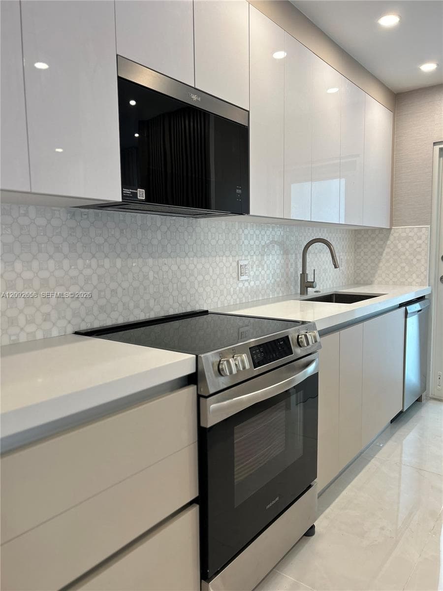 KEYSTONE GARDENS CONDO · #201 in North Miami - Photo 5