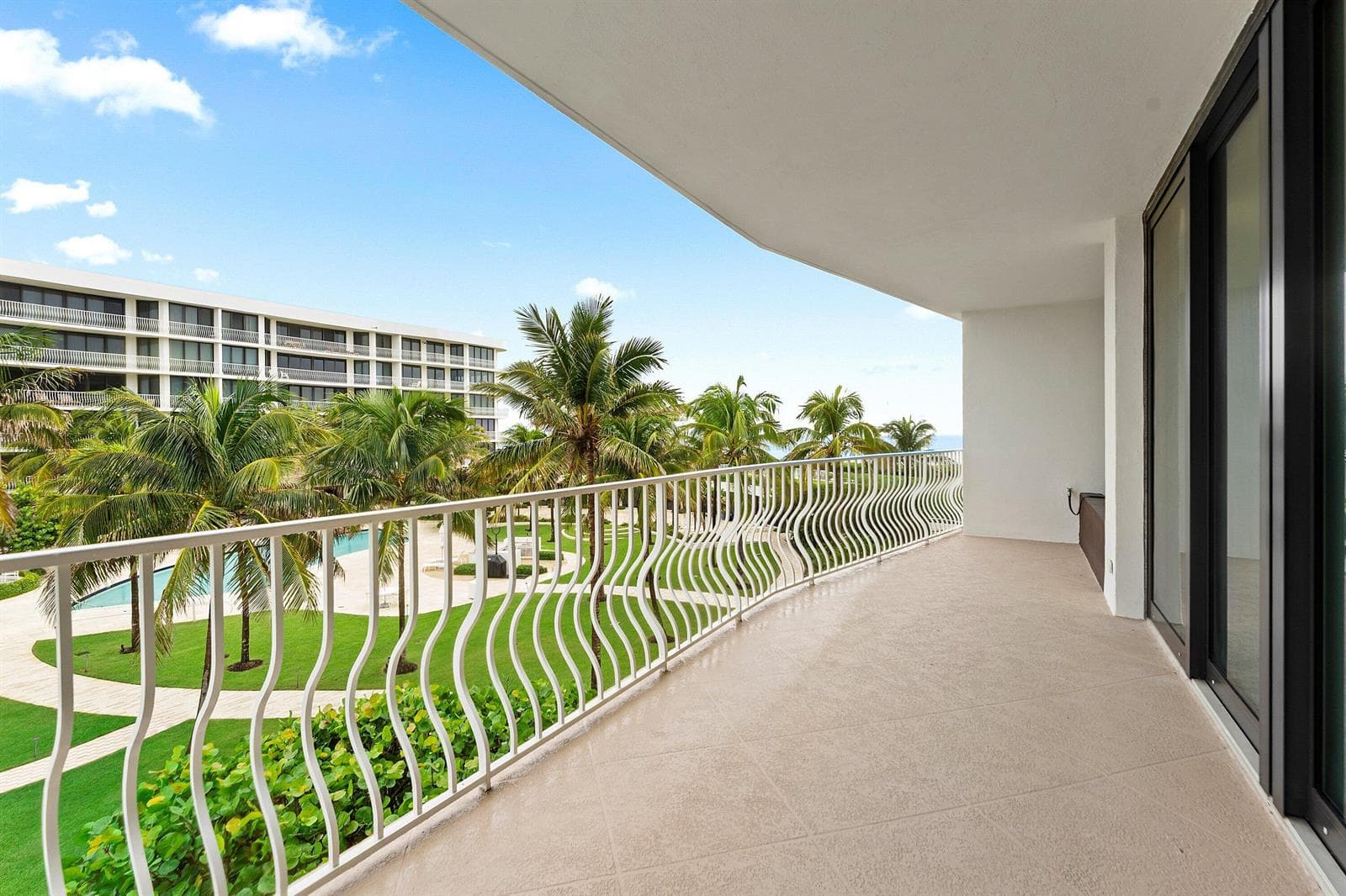 039-2000SouthOceanBoulevard-204S-PalmBea