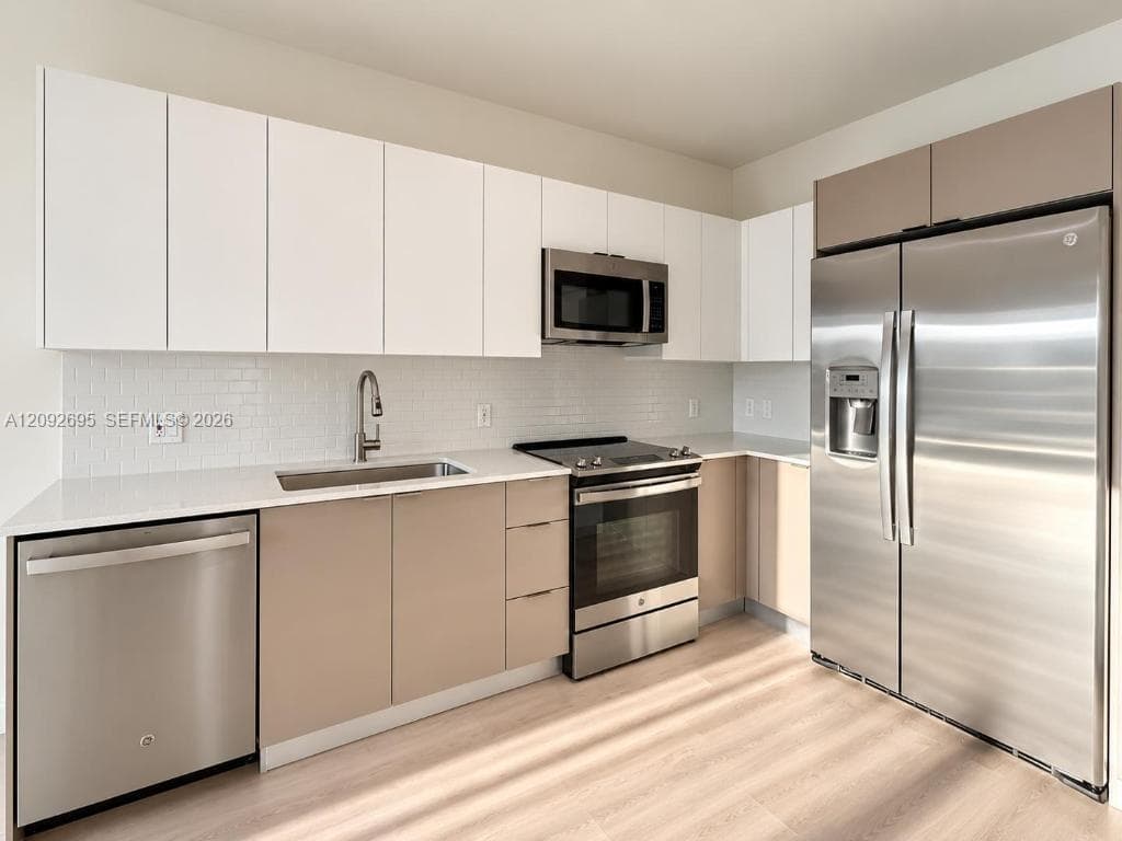GEO M PHIPPENS · #B207 in Hallandale Beach - Photo 3