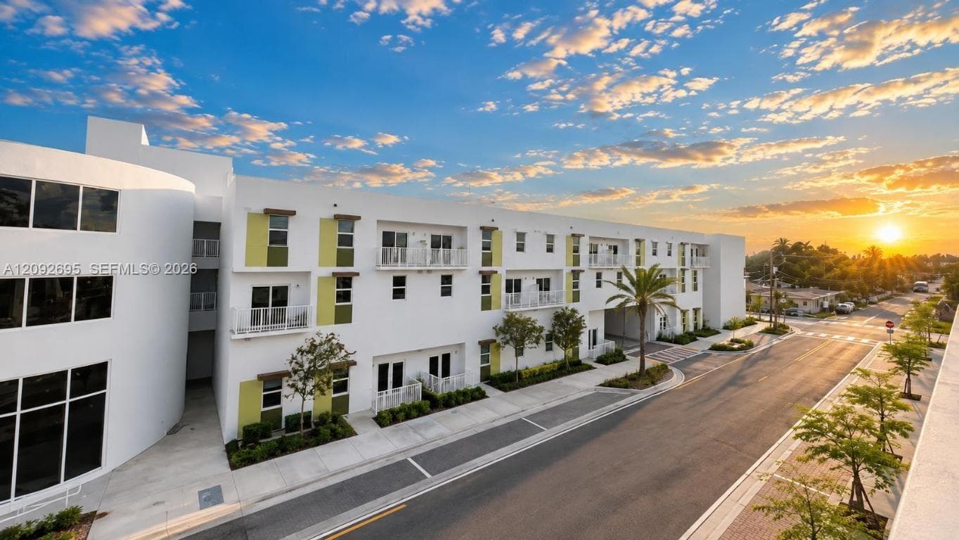 GEO M PHIPPENS · #B207 in Hallandale Beach - Photo 20