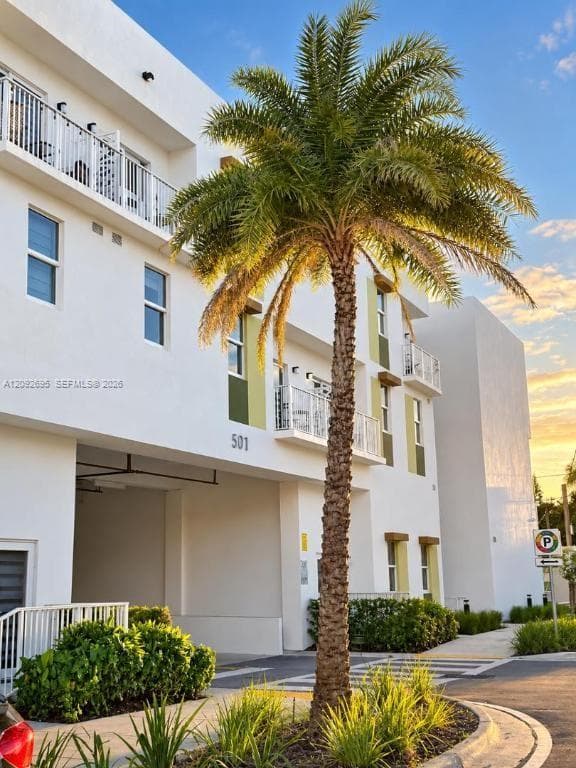 GEO M PHIPPENS · #B207 in Hallandale Beach - Photo 18