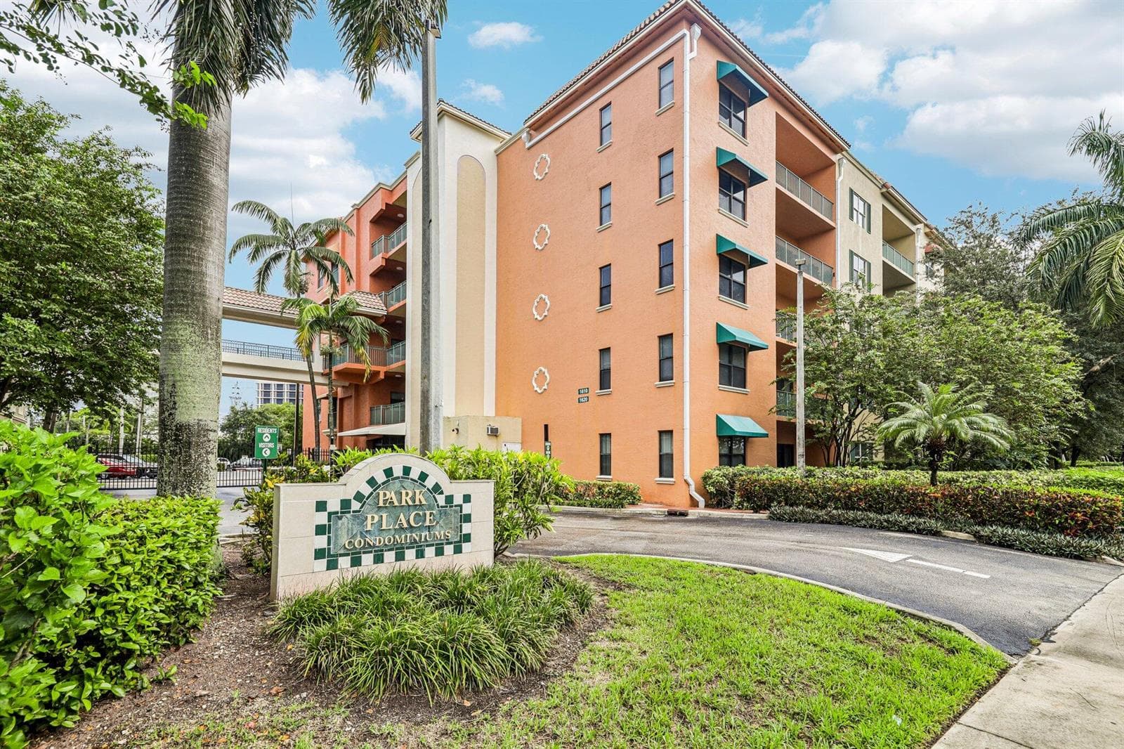 1-web-or-mls-Presidential Way #310-S1809