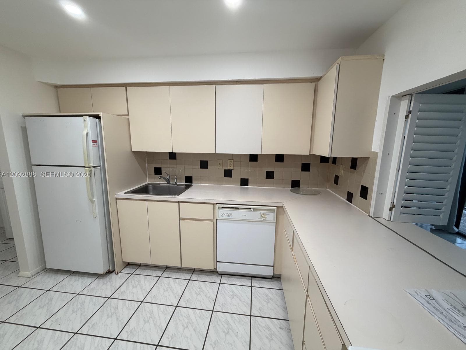 OCEANVIEW PARK CONDO · #507 in Hallandale Beach - Photo 6