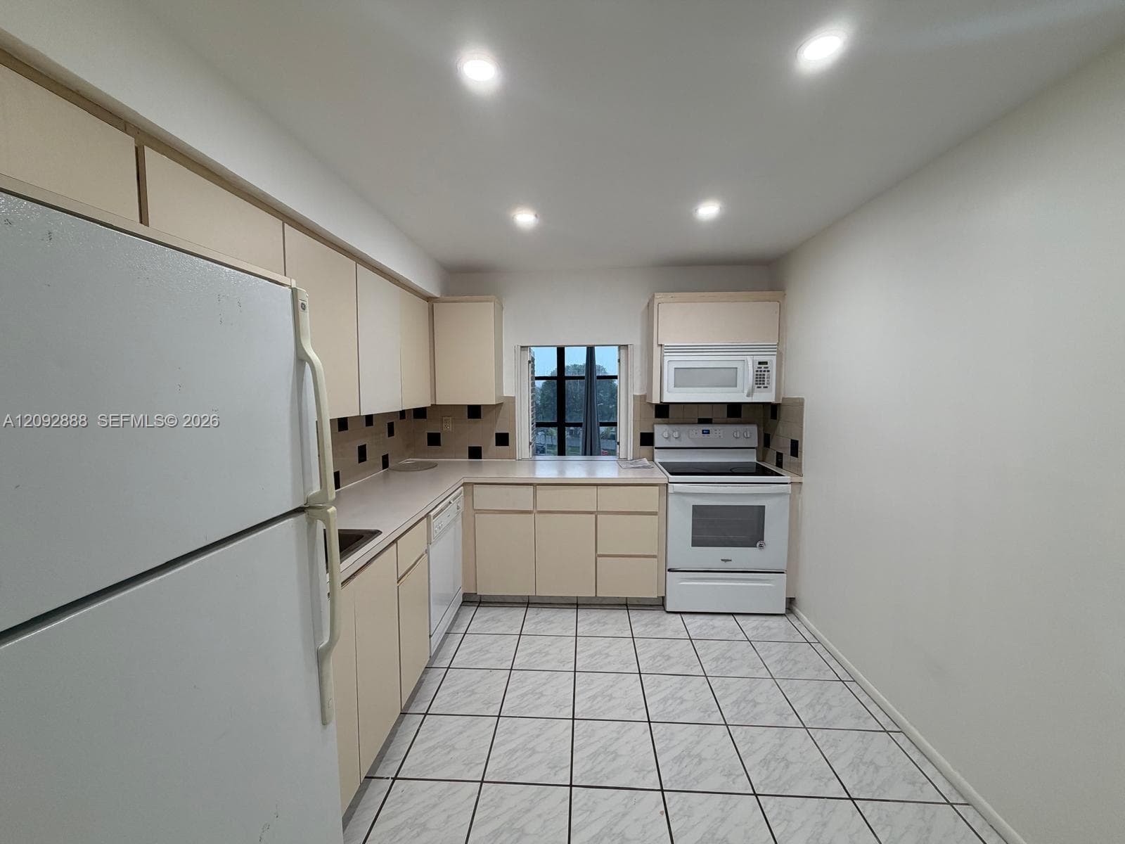 OCEANVIEW PARK CONDO · #507 in Hallandale Beach - Photo 5
