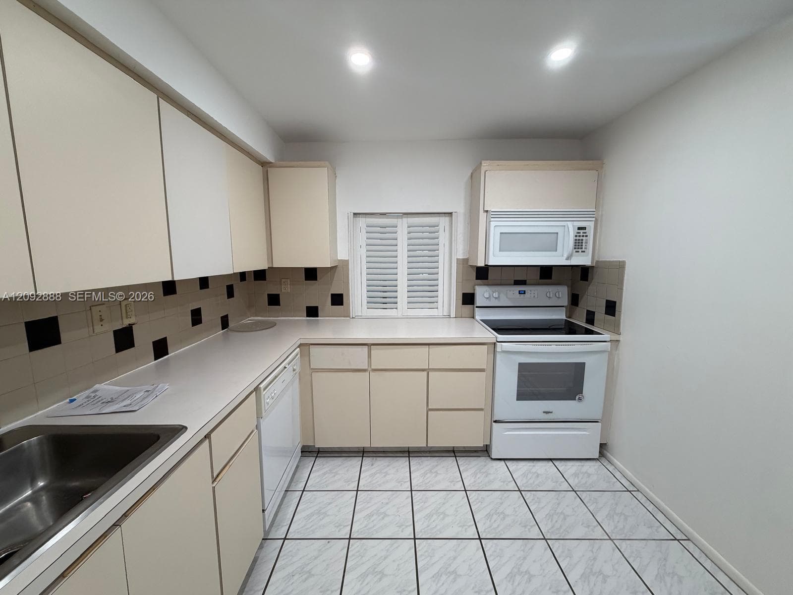 OCEANVIEW PARK CONDO · #507 in Hallandale Beach - Photo 4