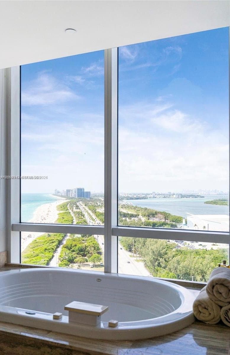 Trump Tower III · #2006 in Sunny Isles Beach - Photo 8