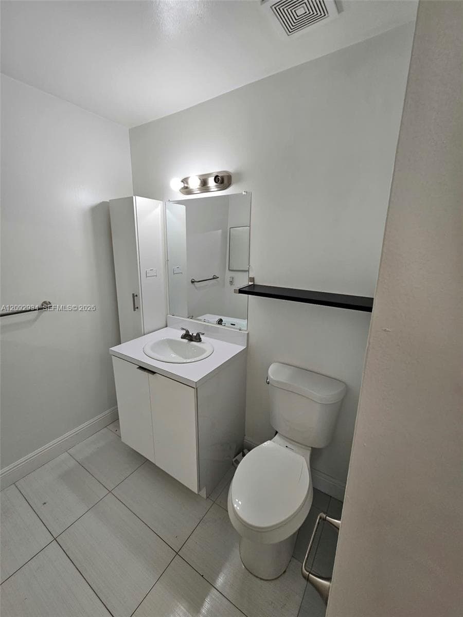 LA HACIENDA COUNTRY CLUB · #C in Hialeah - Photo 16
