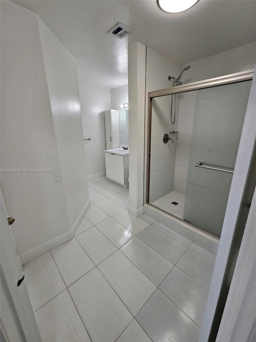 LA HACIENDA COUNTRY CLUB · #C in Hialeah - Photo 8