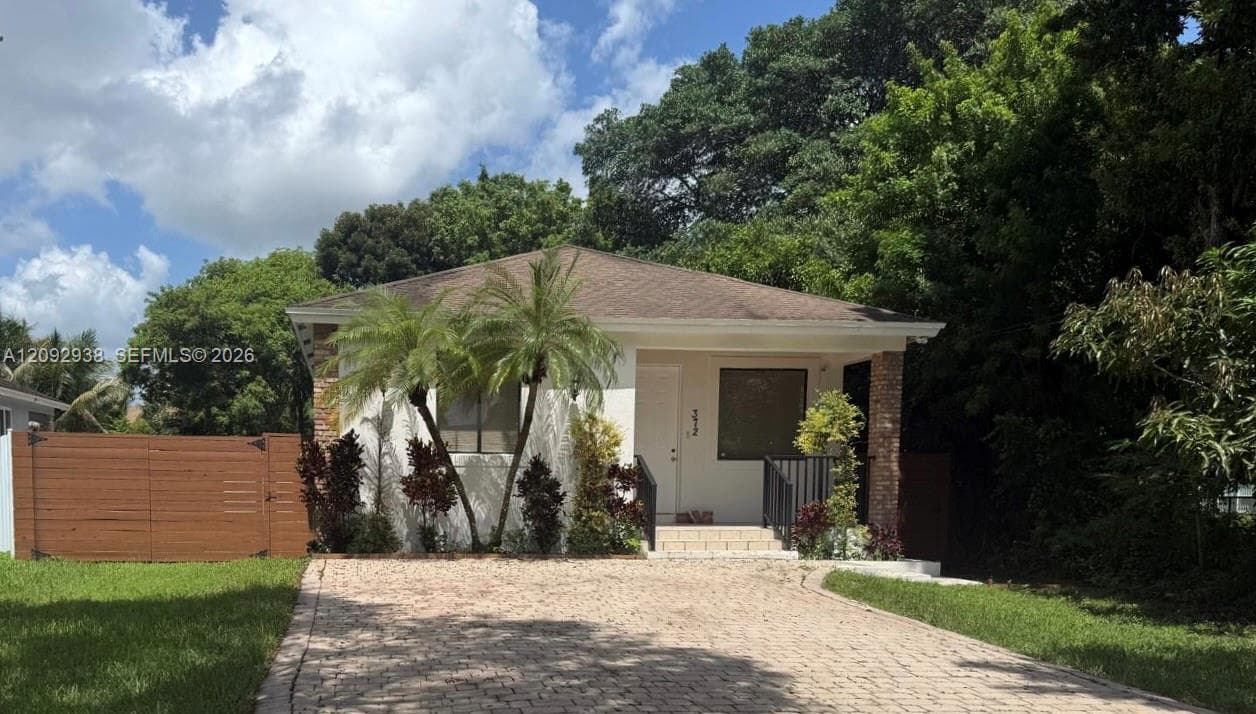 372 SW 2nd St #- photo 1