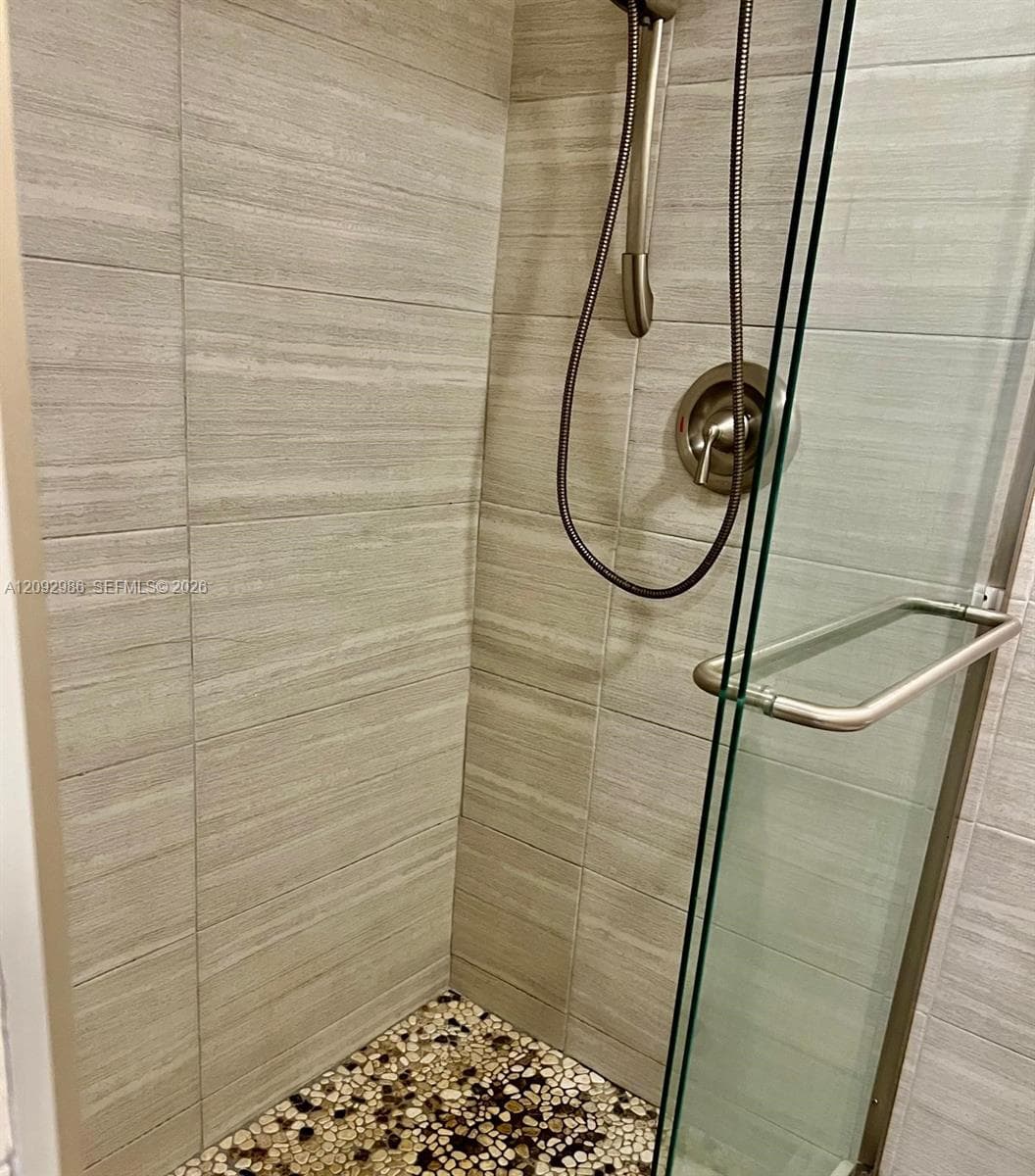 ISLANDS-BERMUDA CONDO · #301 in Hallandale Beach - Photo 6