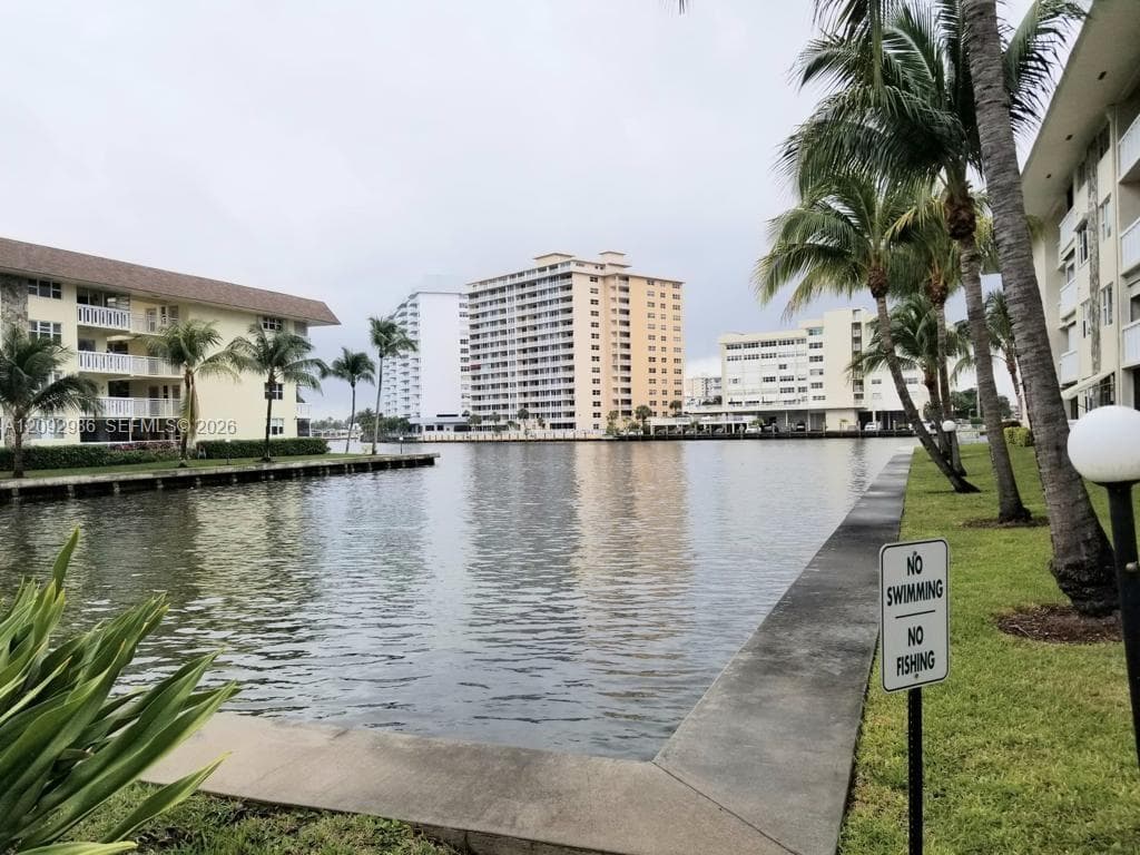 ISLANDS-BERMUDA CONDO · #301 in Hallandale Beach - Photo 16