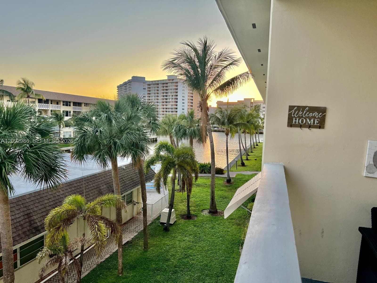 ISLANDS-BERMUDA CONDO · #301 in Hallandale Beach - Photo 1