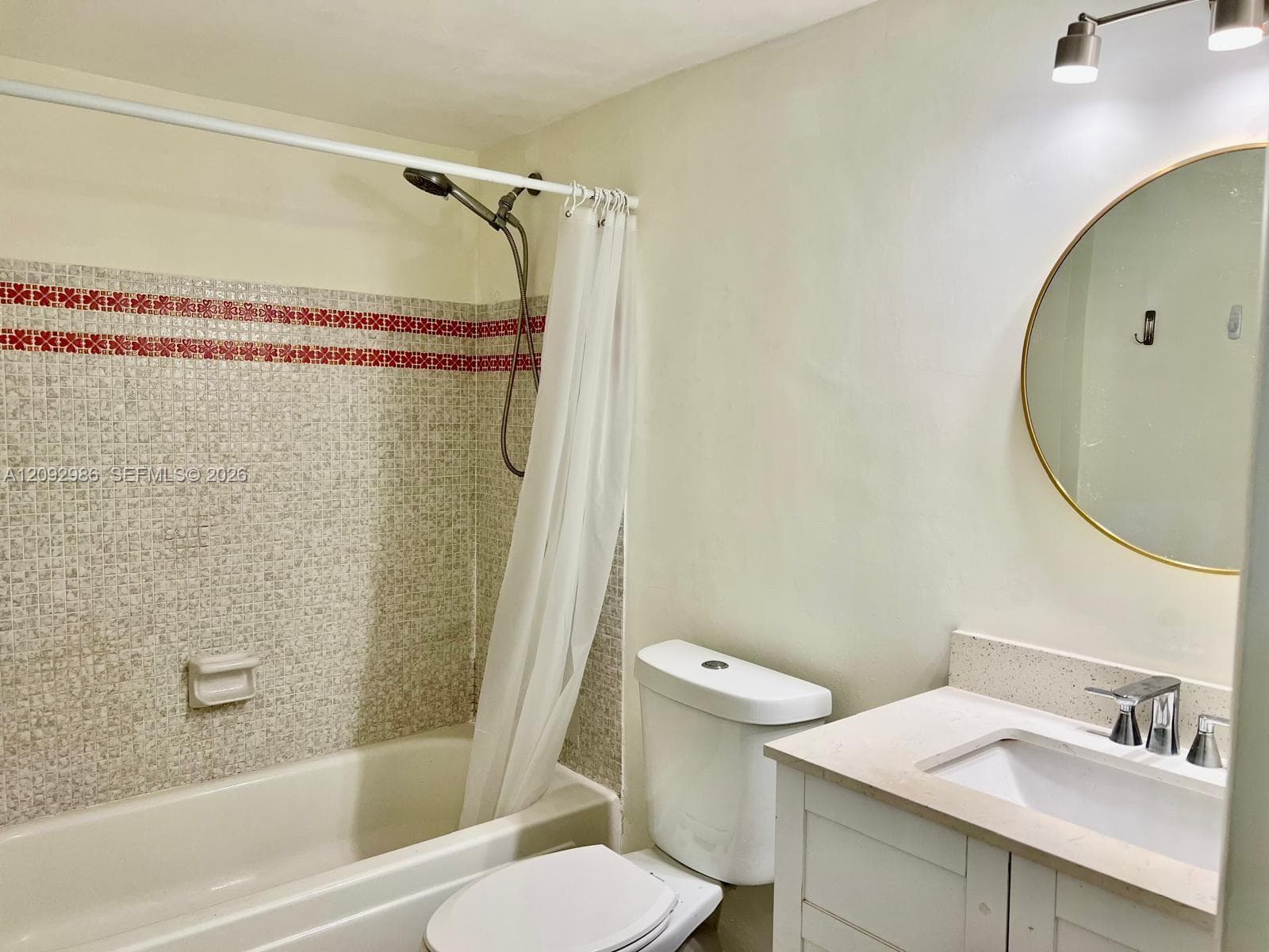ISLANDS-BERMUDA CONDO · #301 in Hallandale Beach - Photo 8