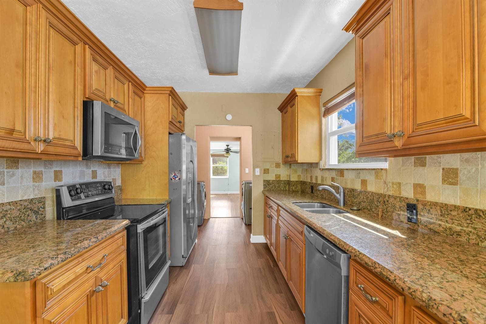 916 31st St West Palm Beach -34