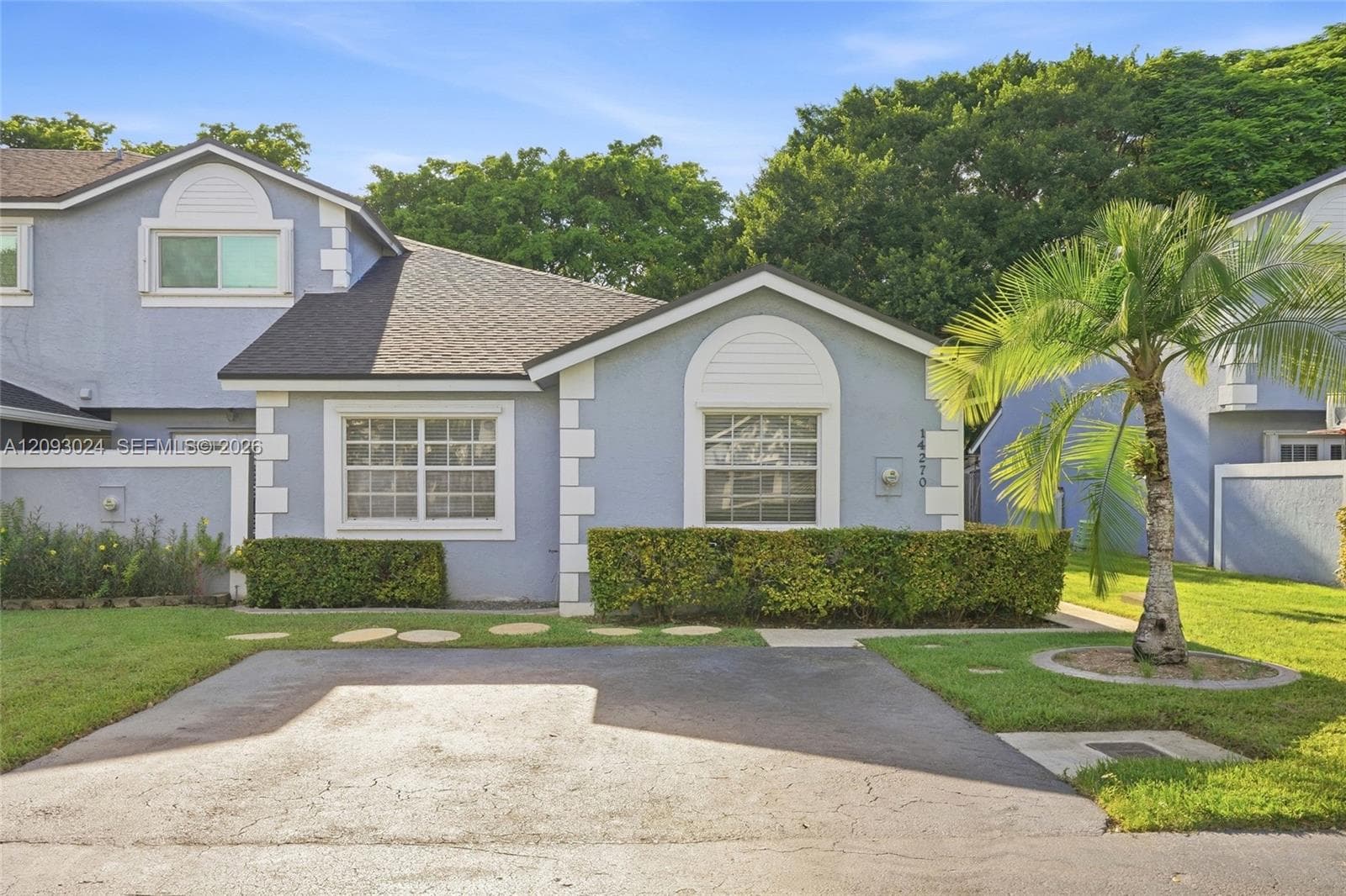 14270 SW 97th Ter photo 2