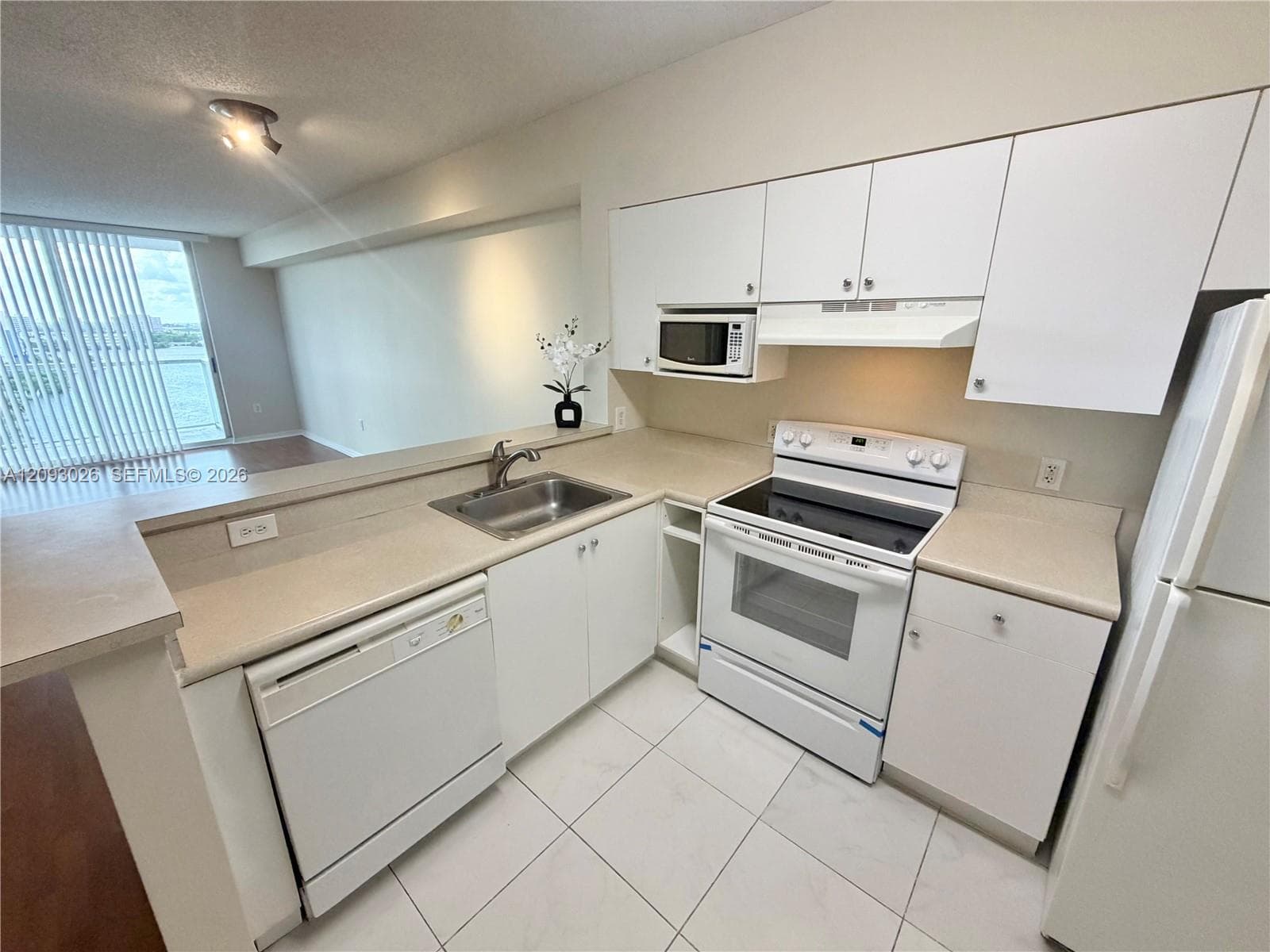 BLUE LAGOON CONDO · #TS-03 in Miami - Photo 14