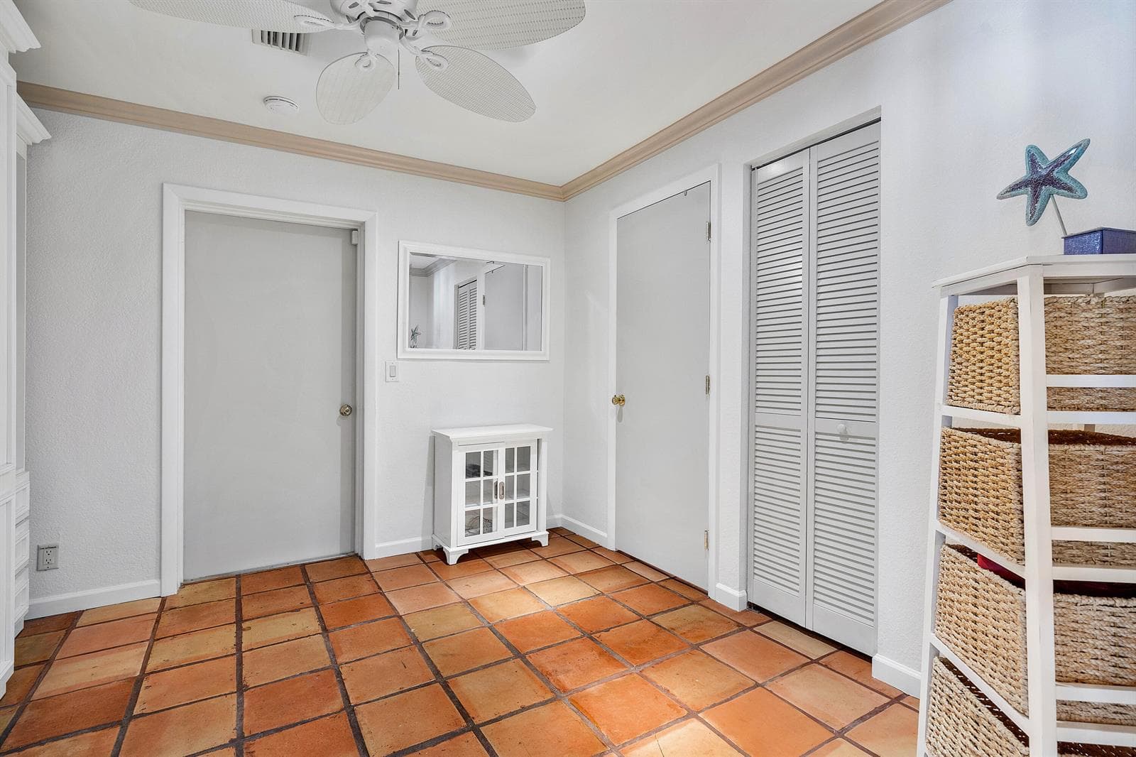 guest murphy bed room