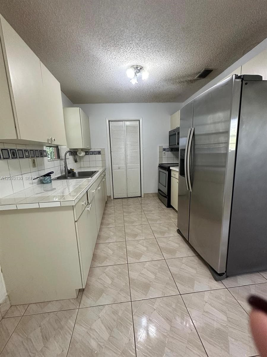 11610 SW 181st St photo 4