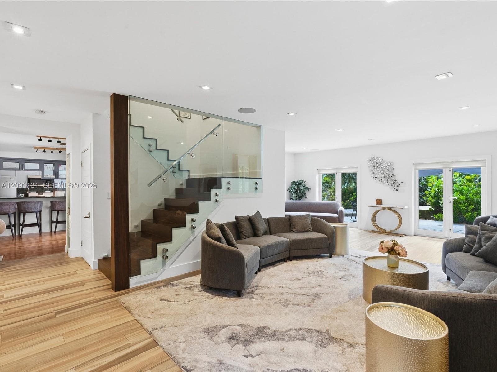 440 Victoria Ter photo 16