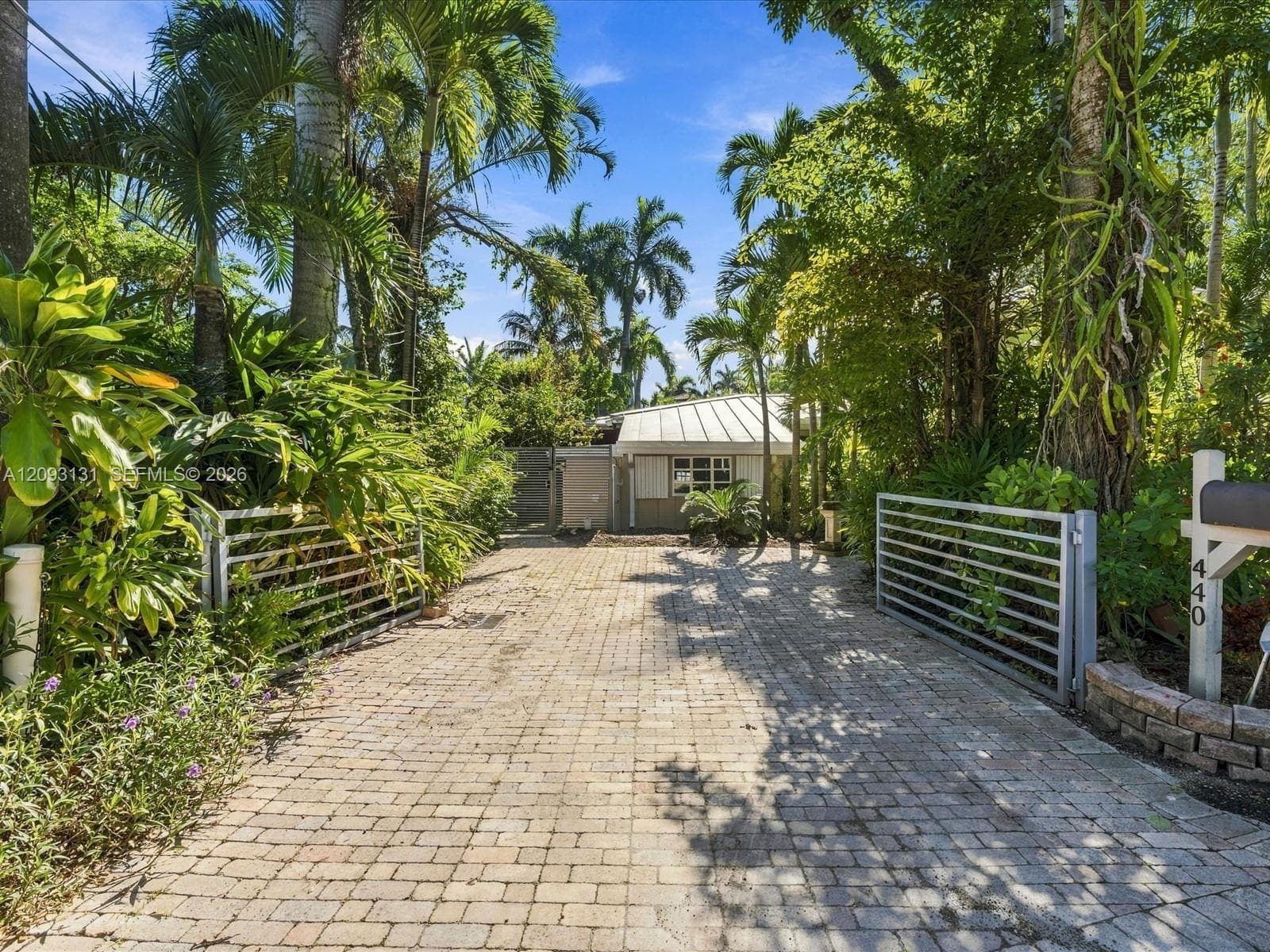 440 Victoria Ter photo 3