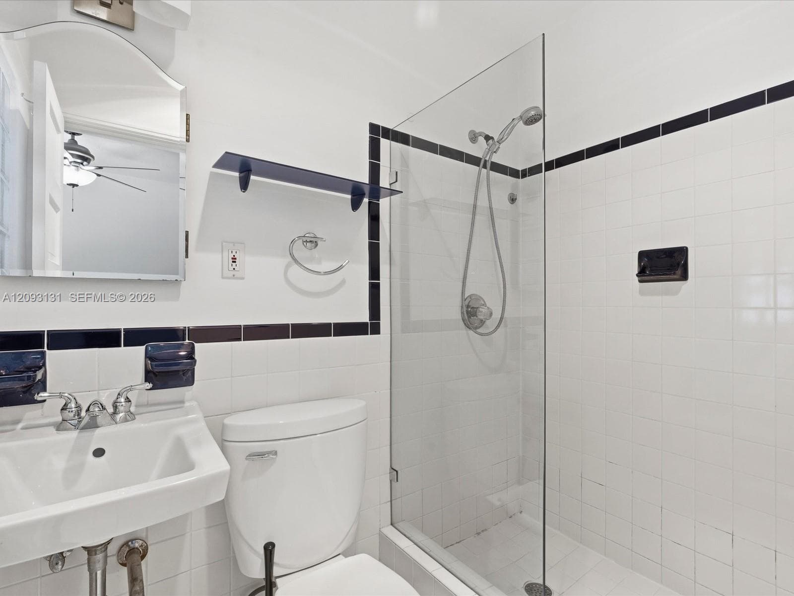 440 Victoria Ter photo 14