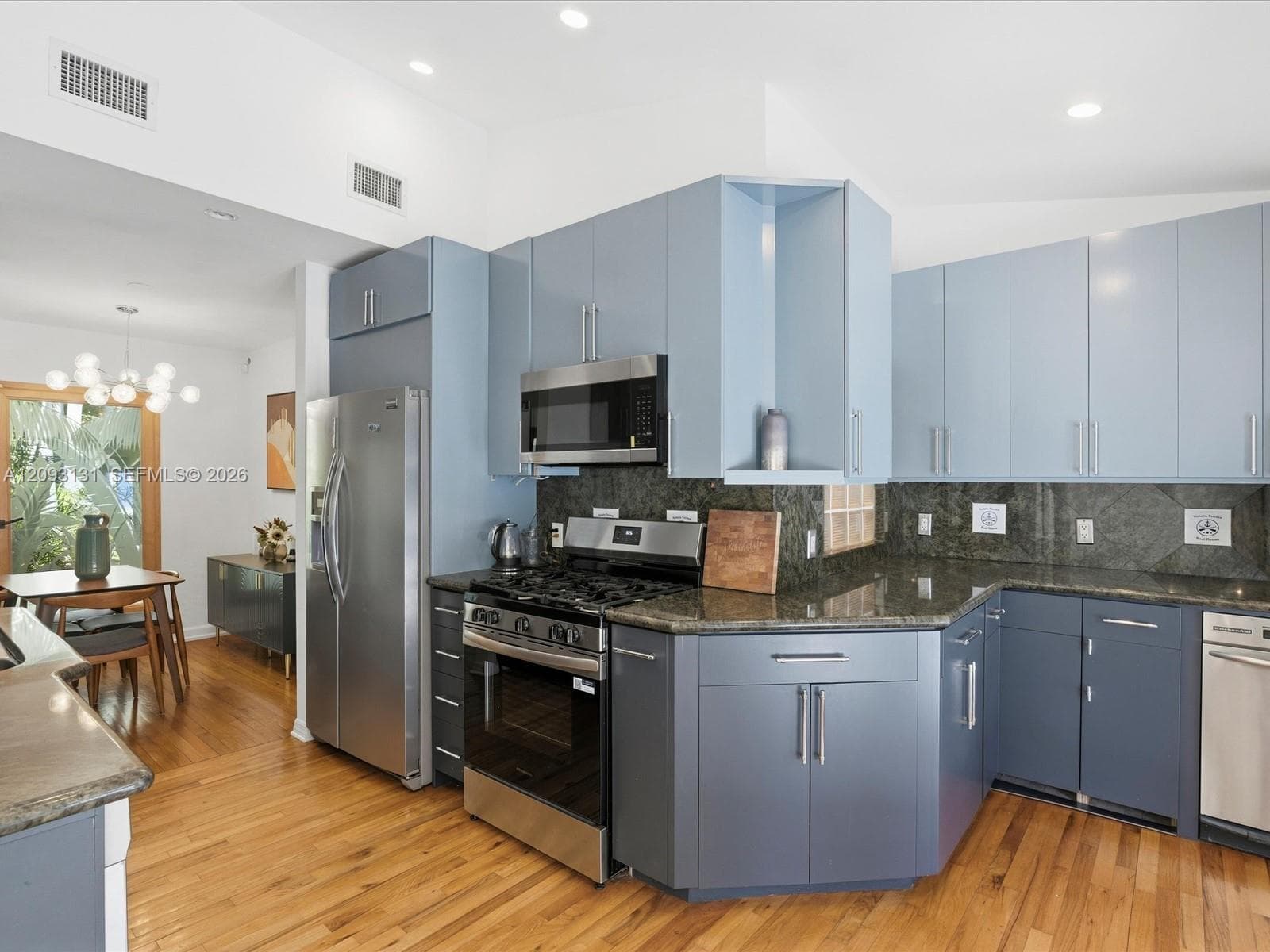 440 Victoria Ter photo 8